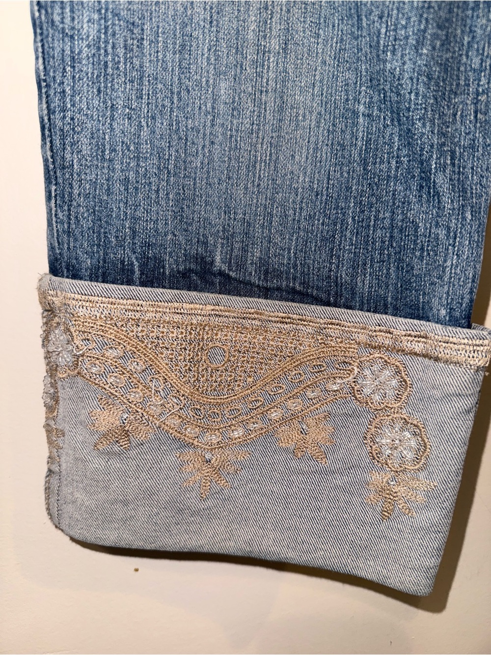Tribal Embroidered Cuff Capri Jeans ✨ Stunning Detail & Perfect Stretch ✨ - Picture 6 of 8